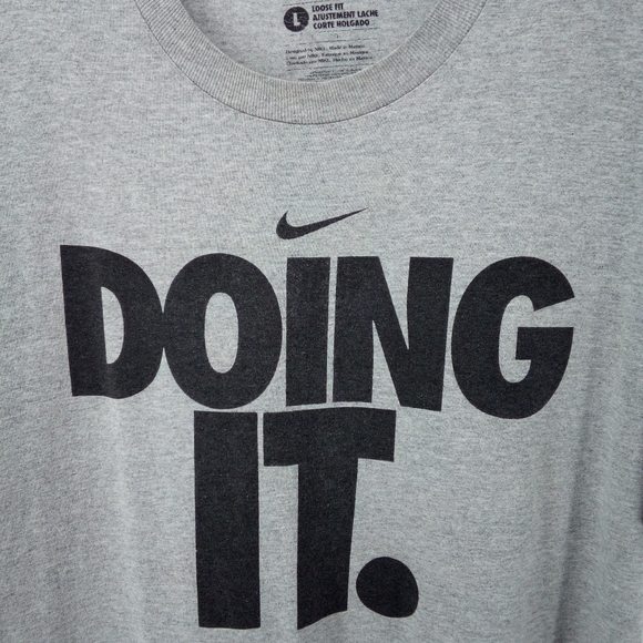 Nike Loose Fit Doing It Gray Tee T-Shirt L Working Out Running Gym Hiking - Picture 5 of 5